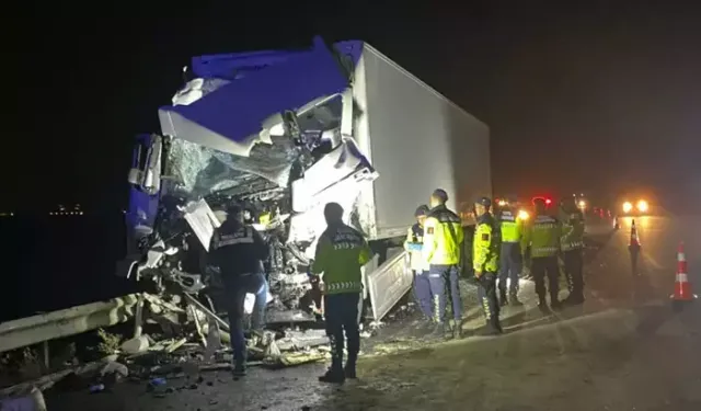 TIR, park halindeki otobüse çarptı! Çok sayıda yaralı var