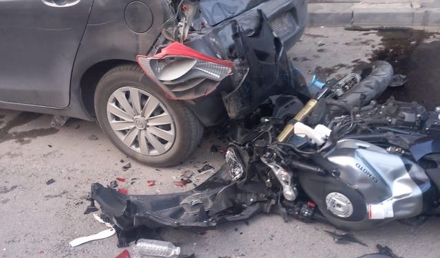 Kontrolden çıkan motosiklet parçalara ayrıldı!