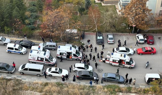 Ankara Adliyesi önünde sıcak saatler! Aynı aileden 5 yaralı
