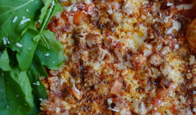 Türk lezzeti İtalyan pizzasında! Kokoreçli pizza şaşırtıyor