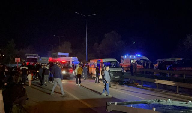 Bursa-Yalova Yolu'nda can pazarı! Zincirleme kazada ölü ve yaralılar var