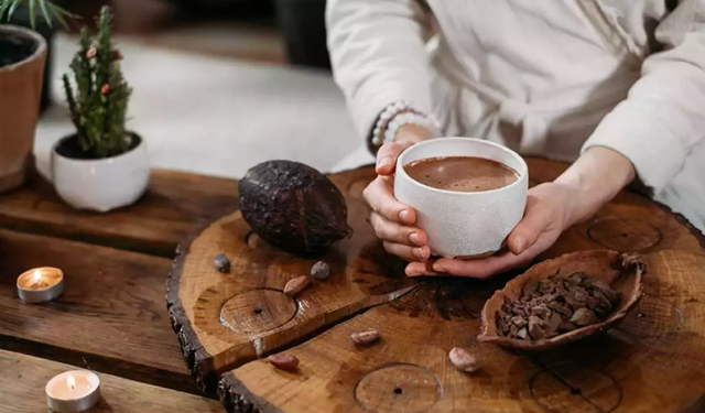 “Saatlerce Oturmanın Zararını ‘Çay ve Kakao’ Siliyor mu? Yeni Araştırma Tıp Dünyasını Karıştırdı!”