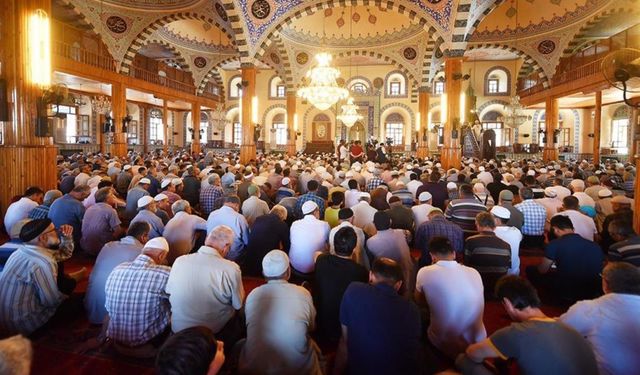 Diyanet bu haftaki cuma mesajını yayımladı! Vatan, millet ve birlik duygusu konuşulacak!