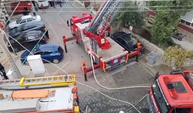 Denizli'de korkutan çatı yangını! 5 kişi son anda kurtarıldı!