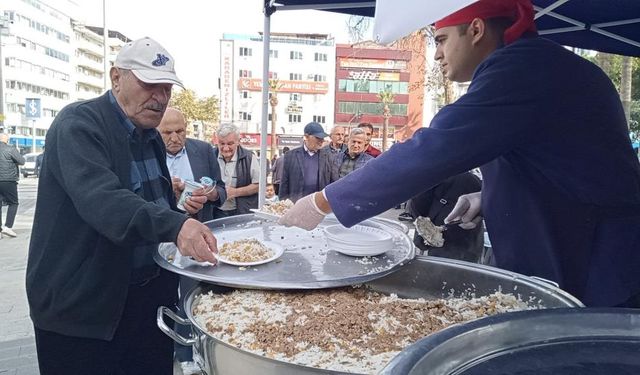Denizli susuz kaldı: Camiler dua, meydan pilavla doldu!