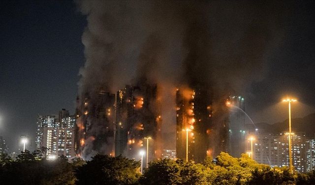 Hong Kong alevlere teslim! Ölü sayısı şimdiden 13'ü buldu