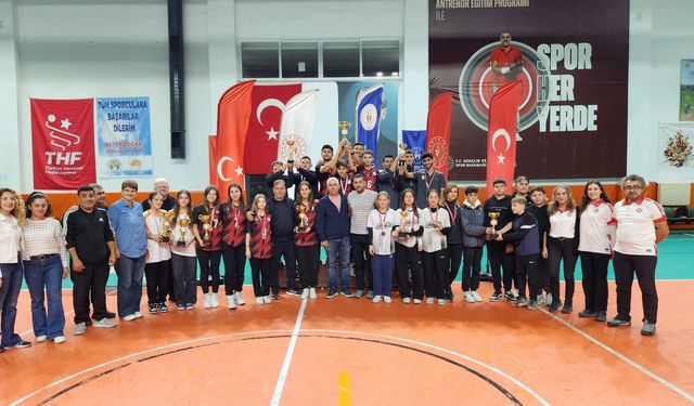Köyceğiz Akademi’den üç kupa birden