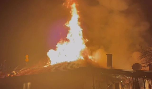 Manisa Kula’da müstakil ev alevlere teslim oldu