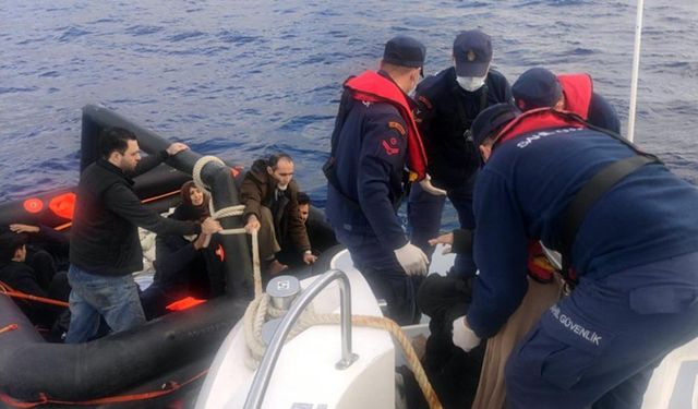 Marmaris açıklarında 8’i çocuk 20 göçmen kurtarıldı!