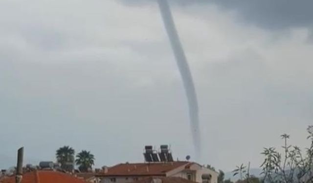 Marmaris’te deniz üzerinde hortum paniği: Kıyıya ulaşmadan dağıldı