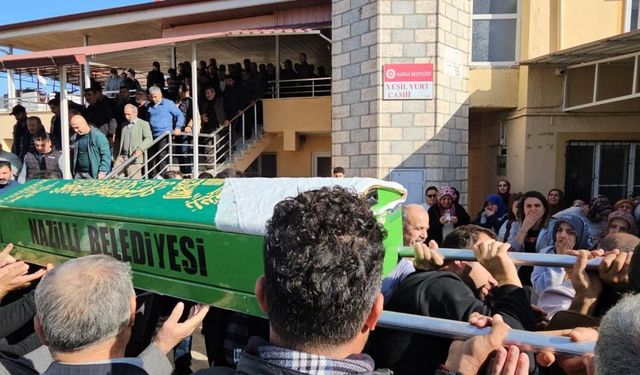 Yangında alevler arasında kalmıştı! Gözyaşlarıyla uğurlandı