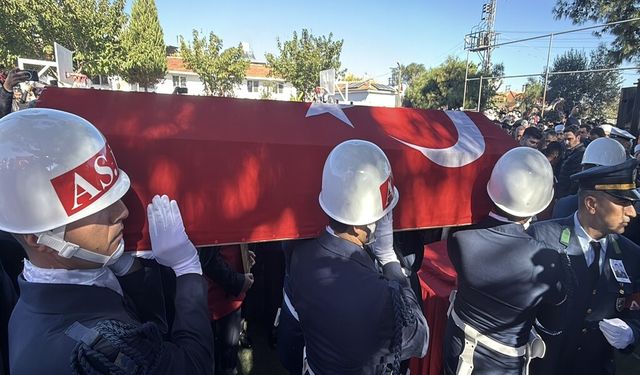 Milas’ta gözyaşlarıyla uğurlandı: Şehit Astsubay Emrah Kuran'a veda