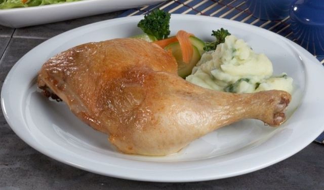 Tavuk zehirlenmeleri neden oluyor? Yemeden önce bunlara dikkat!