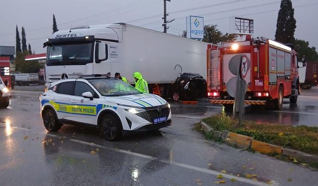 Otomobil tırla çarpıştı, karı-koca olay yerinde hayatını kaybetti!
