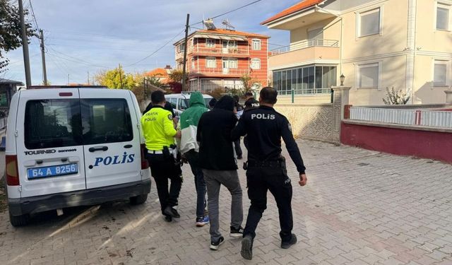 Uşak’ta polis şüpheli aracı durdurdu! Uyuşturucu ele geçirildi