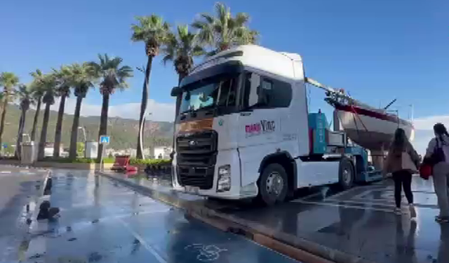 Marmaris’te fırtına sonrası tekneler karaya vurdu: Kurtarma çalışmaları başladı