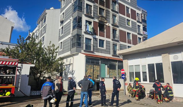Bandırma’da apartman dairesinde korkutan yangın