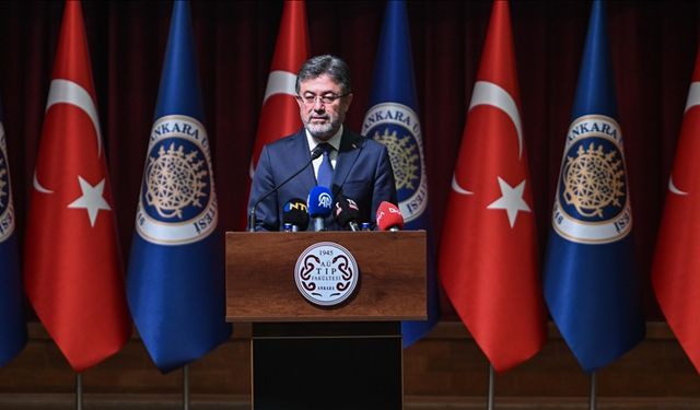 Bakan Yumaklı, gençlere tarımda teknolojiyi toprakla buluşturmalarını tavsiye etti