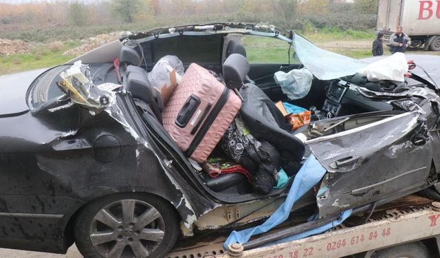 Anadolu Otoyolu’nda korkunç kaza: Tıra çarpan otomobilde 1 kişi hayatını kaybetti