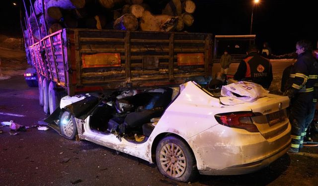 Tomruk yüklü tır can aldı: 1 kişi hayatını kaybetti