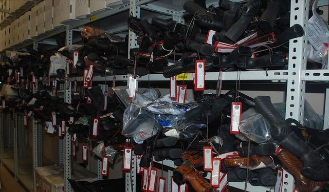 Bir adliyede daha emanet skandalı! Silahları satmış!