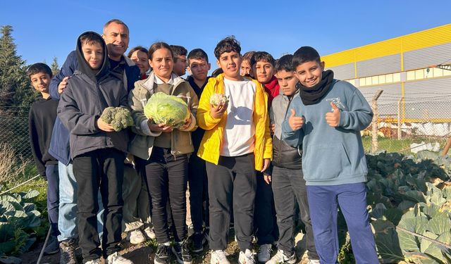 Bornova Belediyesi’nden örnek çalışma: “Eğitim sınıfta değil, toprakta başlar”