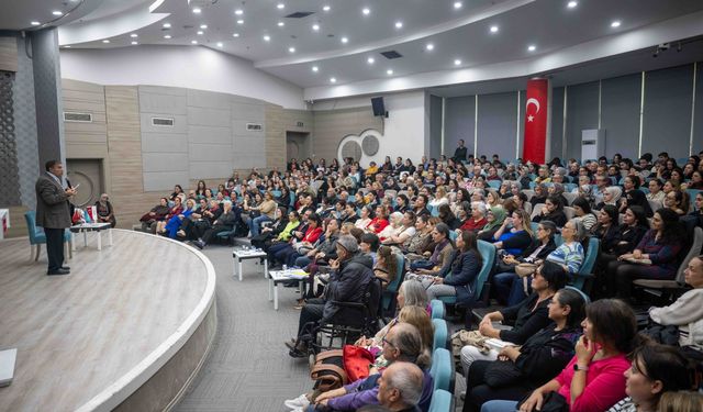 Bornova'da ailelere altın kural: "Çatışmayı bitiren iletişim sırrı anlayışta gizli!"