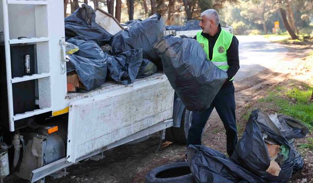 Buca'da doğa için el ele verdiler! 300 poşet çöp toplandı