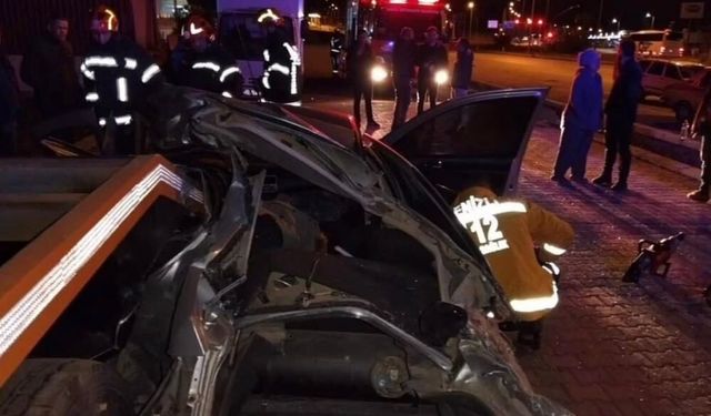 Denizli'de gece yarısı feci kaza: 19 yaşındaki sürücü hayatını kaybetti!