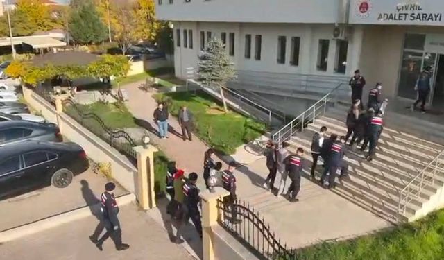 Denizli'de yabancı kadınlarla evlenme vaadiyle dolandırıcılık yapan 5 şüpheli yakalandı!