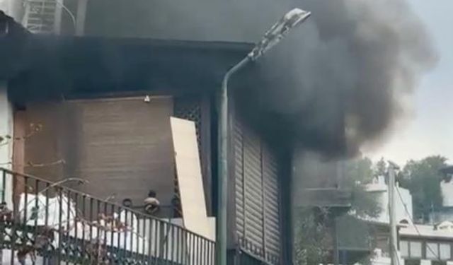 Önce eşyaları attı sonra evi ateşe verdi!