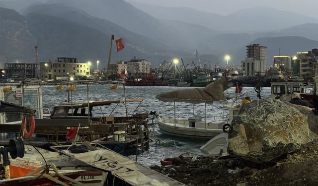 Fırtına koptu! 5 tekne ve 1 yat bir anda alabora oldu