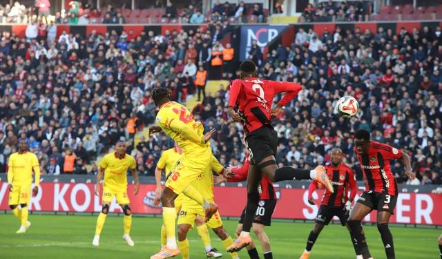 Gaziantep FK – Göztepe mücadelesinde ilk yarıdan gol çıkmadı!
