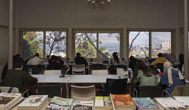 İzmir’de kütüphaneler binlerce okuru ağırladı!