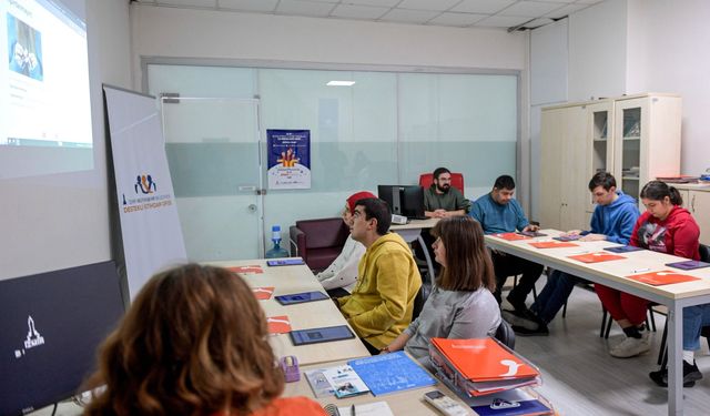 İzmir Büyükşehir’den örnek adım! Destekli istihdamla 53 kişiye iş imkanı