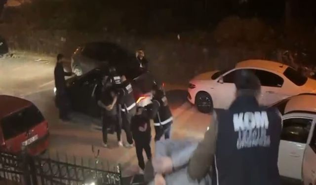 İzmir Gaziemir’de otomobil galerisine patlayıcıyla saldırı: 5 şüpheli yakalandı