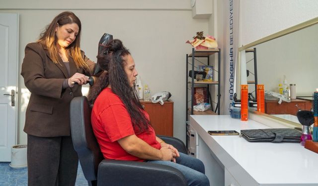 İzmir’de kadınlara dokunan hizmet! “Güçlenme durağı” Bayraklı’dan yola çıktı