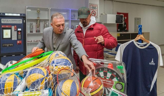 İzmir’de okullar sporla güçlendi! 1550 okula malzeme desteği