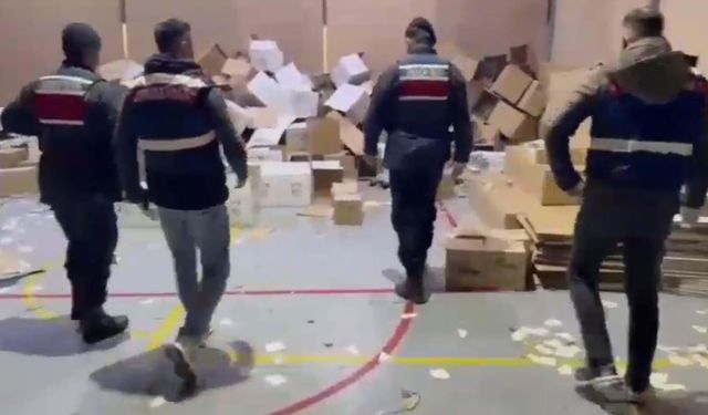 İzmir'de yeni yıl öncesi sahte içki operasyonu! Litrelerce ele geçirildi