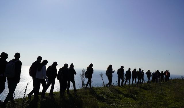 İzmirli gençlerden antik kentler arasında 7 kilometrelik keşif!