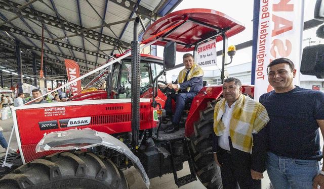 Üreticiler İzmir’de gücünü gösteriyor! Dünya Kooperatifçilik Günü’ne traktörlü kutlama