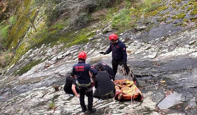 Muhtar şelalede düştü! AFAD ve UMKE seferber oldu...