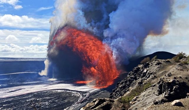 Kilauea Yanardağı yeniden lav püskürttü! Bir yılda 36. patlama