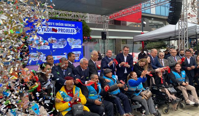 Menderes’te toplu açılış coşkusu! Çiçek: “Yapamaz diyenlere kulağımızı tıkadık”