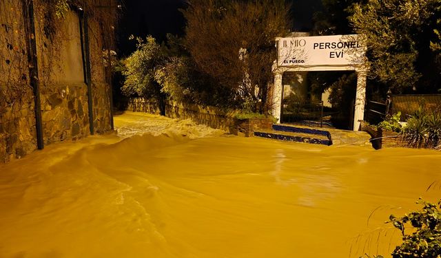 Muğla Bodrum'da yağmur hayatı felç etti! 9 kişi evinden tahliye edildi