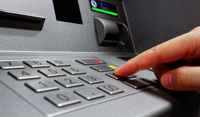 Uzmanlar uyardı: ATM'den para çekerken bu tuşa basmayan yandı! Devasa kayıplara neden oluyor!