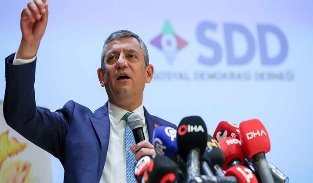 Özel’in canlı yayın gafı tepkileri çığ gibi getirdi: Bizim adayımız...