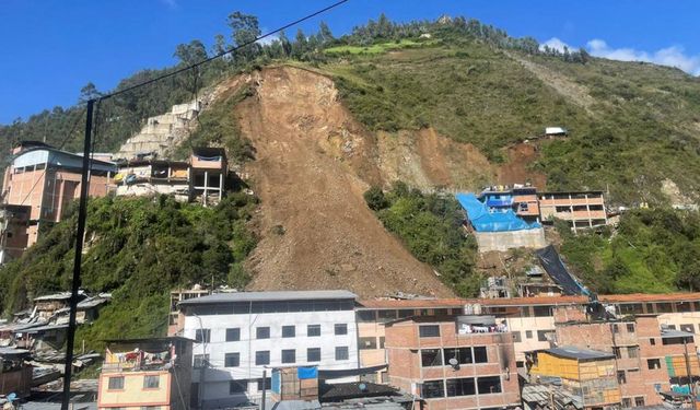 Peru’da nehir kıyısında facia: Heyelan iki tekneyi batırdı, 12 ölü