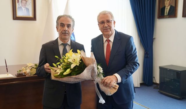 Ege Üniversitesi’nde rektörlük değişimi! “Bu bayrak daha ileriye taşınacak”