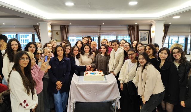 İzmir’de burs sofrası, motivasyon buluşmasına dönüştü